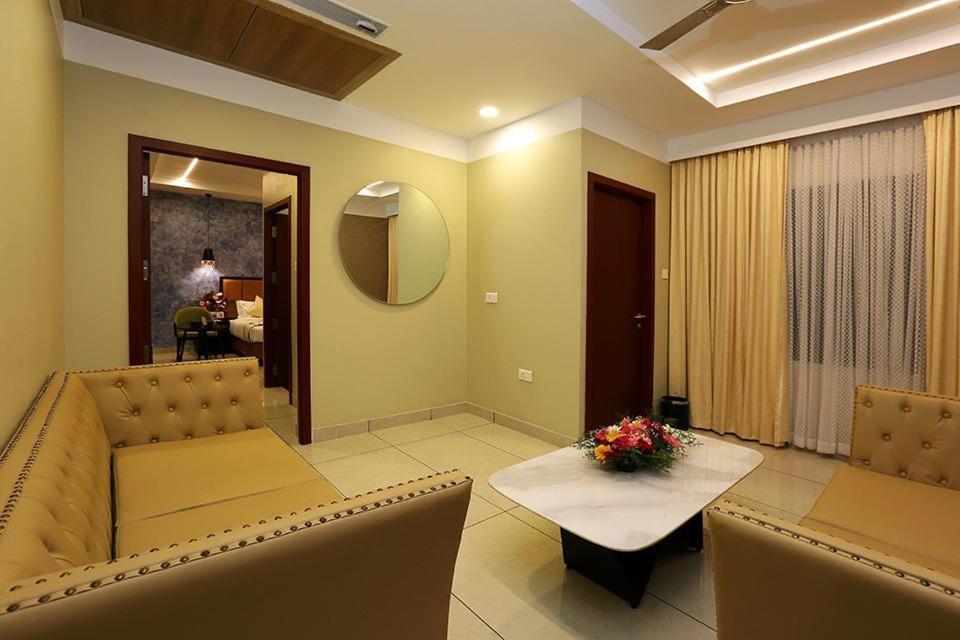 Hotel New York Square Kottayam Exteriér fotografie