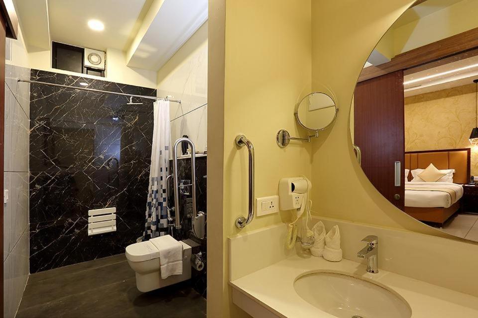 Hotel New York Square Kottayam Exteriér fotografie