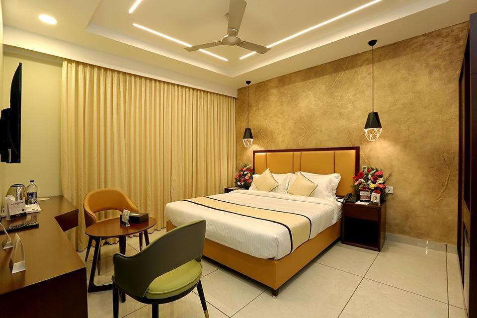 Hotel New York Square Kottayam Exteriér fotografie