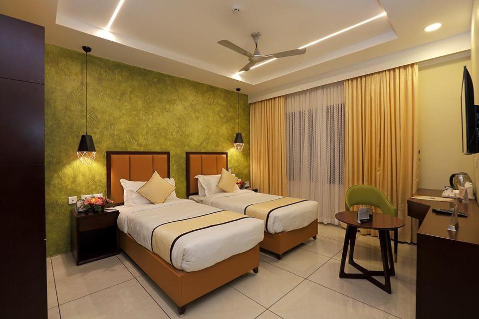 Hotel New York Square Kottayam Exteriér fotografie