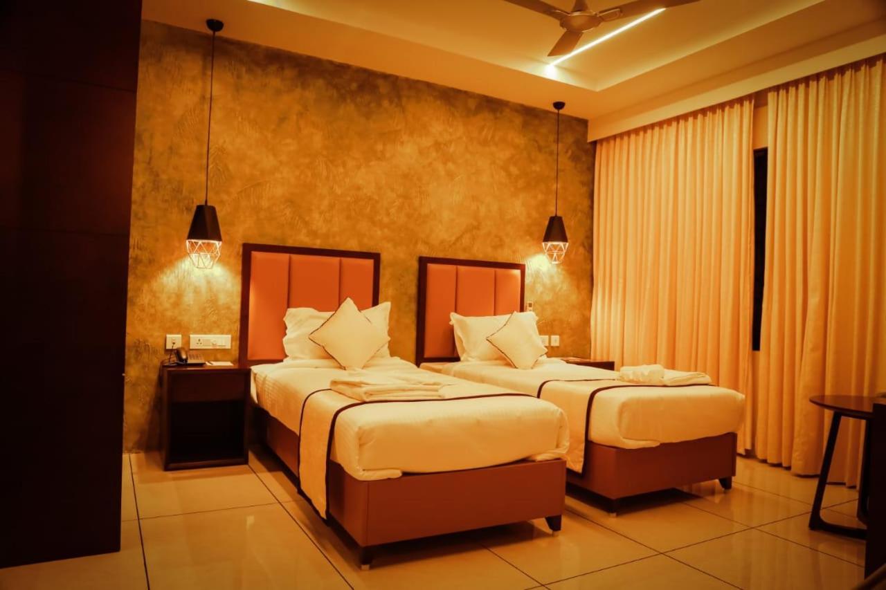 Hotel New York Square Kottayam Exteriér fotografie